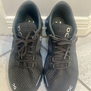 On cloud Running Women's Black Athletic Running Shoes